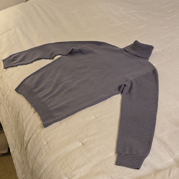 Cashmere Elegant Gray Turtleneck Sweater EUC - Picture 7 of 13